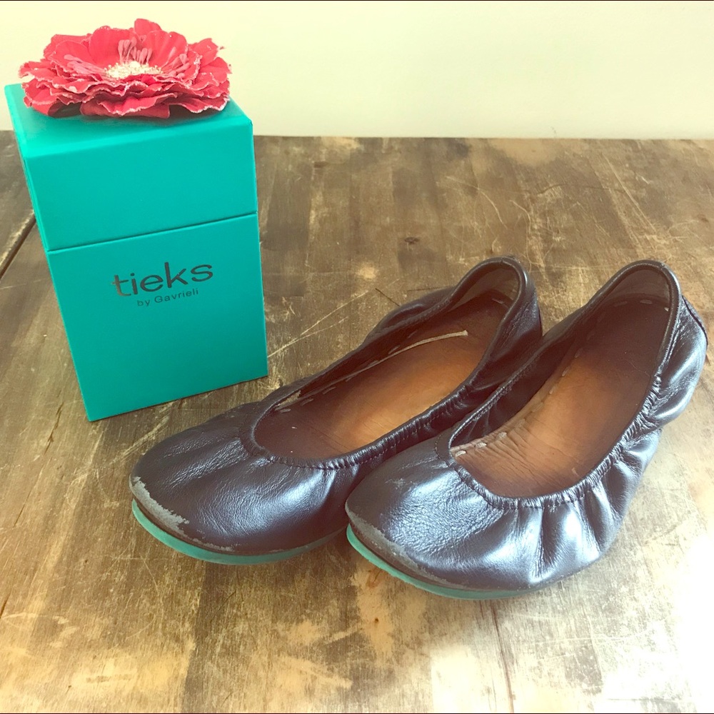 Well-loved matte black Tieks size 9